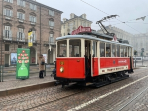 Il Natale illumina Torino, sul tram storico