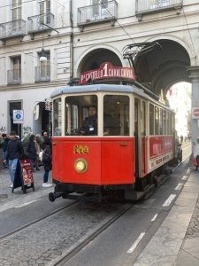 Il Natale illumina Torino, sul tram storico