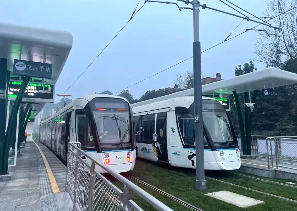 Nuovo tram a Dujiangyan - Cina