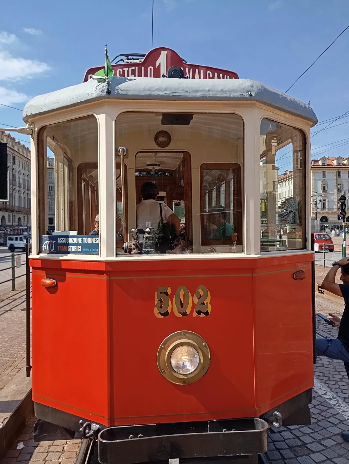 Tram 502 in piazza Castello