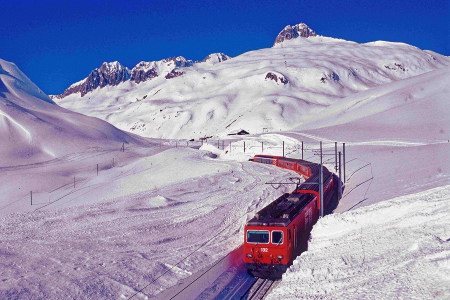 Treno MGB tra OberalpPass e Tschamut Selva